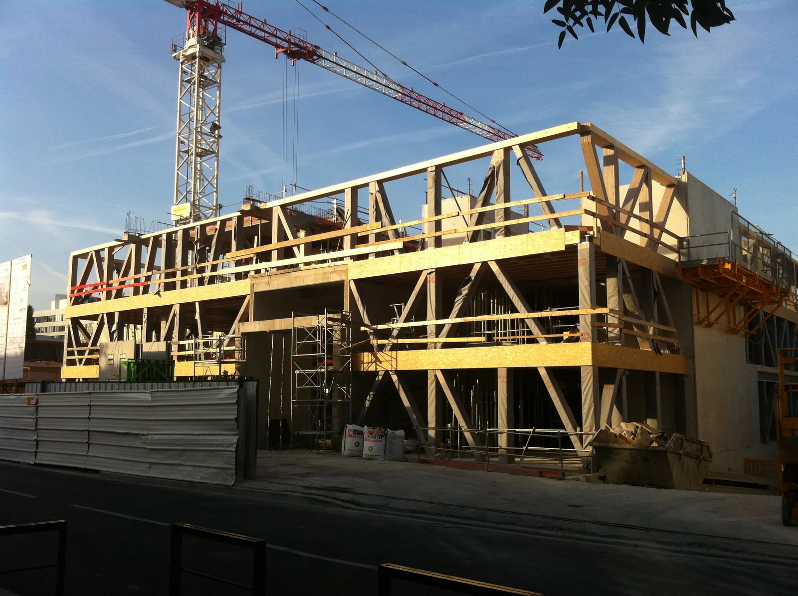 Chantier de construction bois : structure et charpente